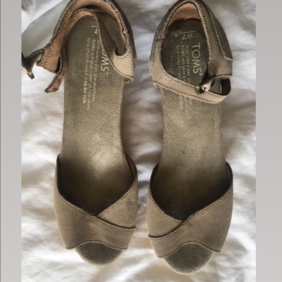 Taupe Toms wedges - Picture 2 of 4